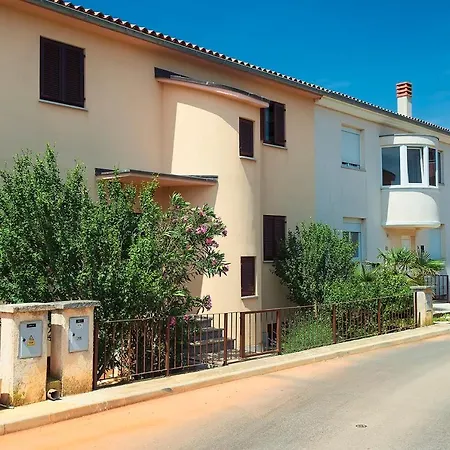Schoene Nur 100 Meter Bis Zum In Mit Klima, Wlan, Balkon Apartment Medulin
