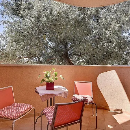 Apartment Schoene Nur 100 Meter Bis Zum In Mit Klima, Wlan, Balkon Medulin